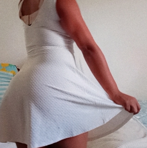 Off white dress - Picture 3 of 4